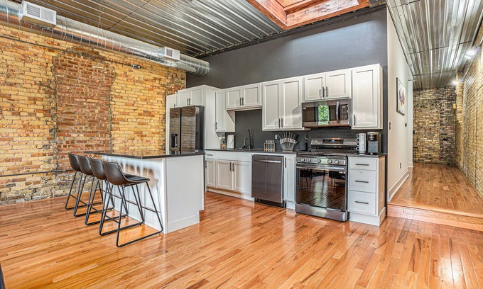 Heartside Condominio | Huge Historic Condo downtown in the Heart of the city
