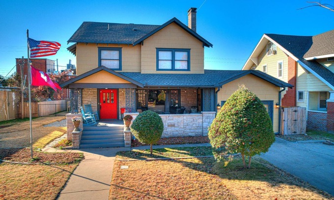 Norman Casa | Huge Historic Gem Steps From The University of Oklahoma