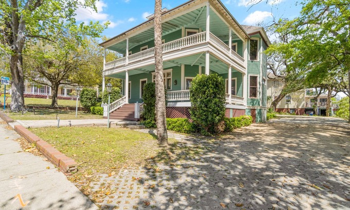 Downtown Casa | Huge Historical Victorian Mansion in Downtown Pensacola