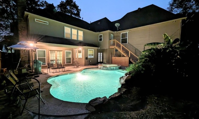 Memorial Northwest Casa | Huge home w/pool-hot tub-game rm - NO NOISE