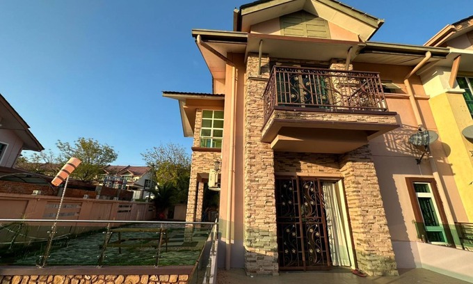 Kota Kinabalu Casa | Huge Homestay in Town! Can fit 15-20 pax