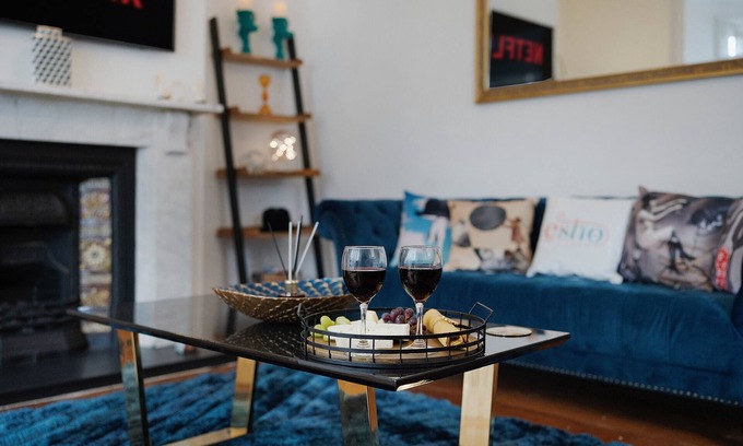 Gloucester Casa | Huge house free parking TV WiFi