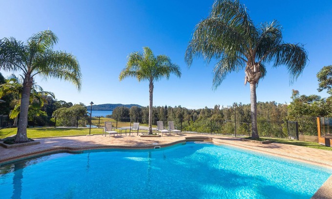 Whoota Casa | Wallis Lakehouse, Pacific Palms