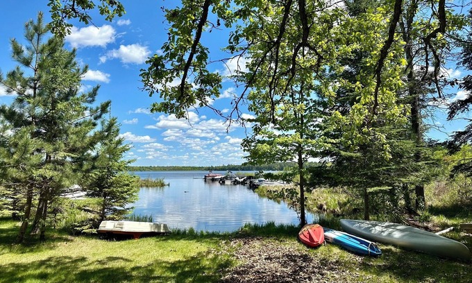 Bay Lake Cabina | Huge Lakefront 3bd + Loft + 2 Kitchen Cabin on Recreational Bay Lake- Game Room