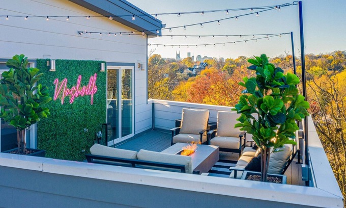Shelby Hills Casa | Huge Luxe Home! 11 Beds - Rooftop Fire pit!