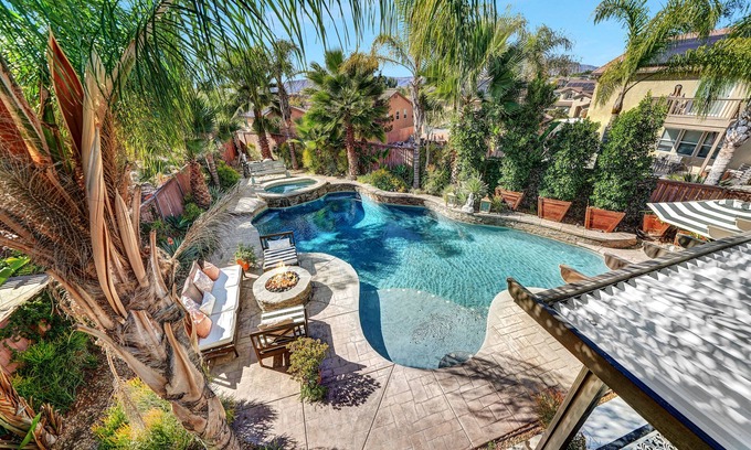 Murrieta Casa | Gran piscina / spa HOME cerca de las bodegas de Temecula 5 dormitorios, 3 baños completos, capacidad para 12