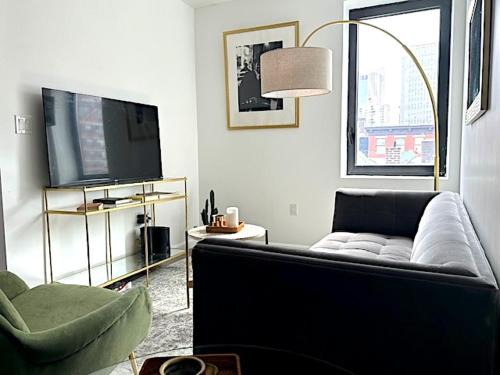 Little Italy Apartamento | Huge Modern 2 bedroom in Little Italy