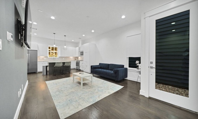 Spring Branch Central Casa | Huge Modern and Lux Home in Houston