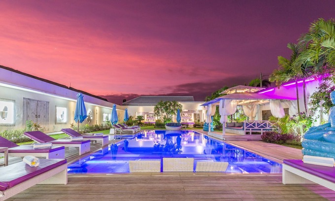 Sunset Road Villa | VILLA MODERNA, 14 PERSONAS, GRAN PISCINA, PERSONAL DEL HOGAR, SEMINYAK