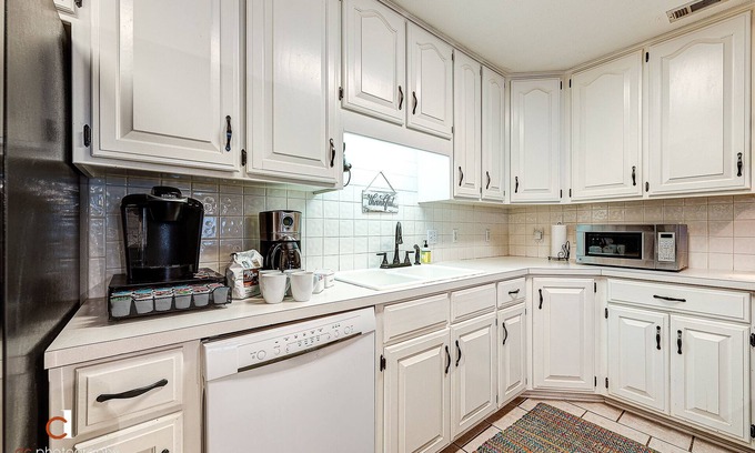 Fayetteville Casa | Abierto plan de piso abierto 5 dormitorios / 3 baños completos Inicio 8 minutos de U de A