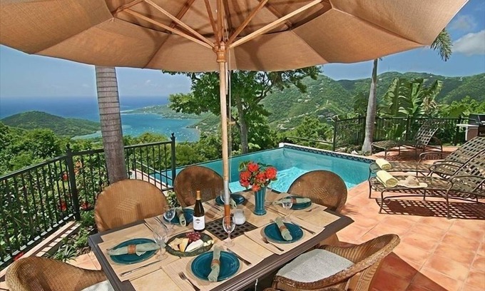 Ajax Peak Villa | Increíbles vistas panorámicas! ¡Piscina privada! Un corto viaje a las playas!