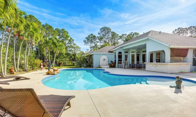 Hunt Club Casa | Huge Pool & Yard: Florida Family Home