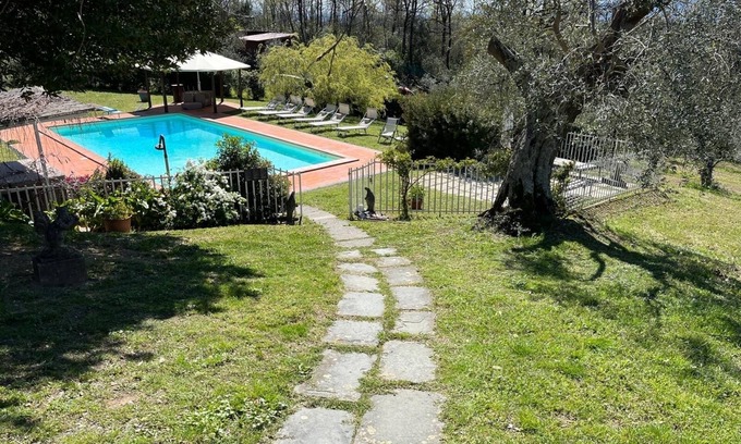 Capannori Casa | Villa vacacional con piscina, idealmente ubicada, con magníficas vistas