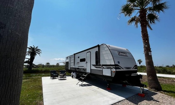 Crystal Beach Alquiler De RV | Huge RV w/4 bed Bunkhouse close to the beach!