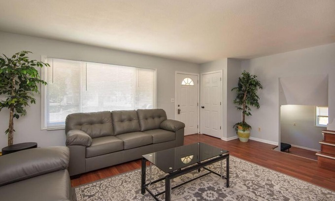 Berwick Casa | Huge & Spacious 4BR Home in the heart of DSM