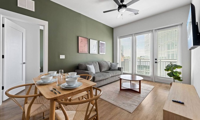 Oakford Park Apartamento | Huge Stylish Apartment in Newest Part of Tampa!