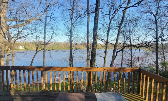 Danville Casa | Huge Summer Lake House! On the Water! Sleeps 12. 5BR/4BA. Canoes, Kayaks & more!