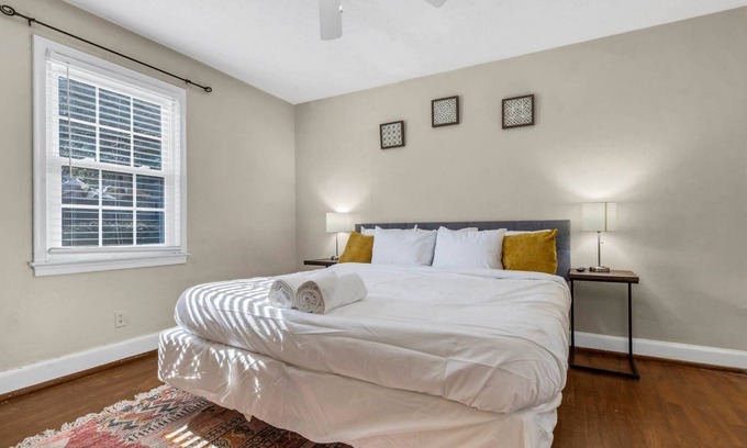 Terry Sanford Casa | Huge Yard & Central Location! Maverick's Getaway