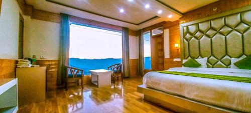 Theog Casa | Humble Holiday Home Kufri S H I M L A with Lawn and Amazing View