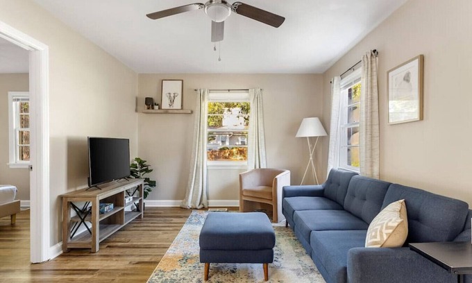Columbia Casa | Humble Home on Harrison | Mins to USC | Sleeps 4