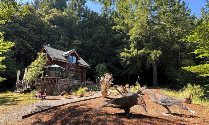 Arcata Cabaña | Humboldt Romantic Rural Hideaway