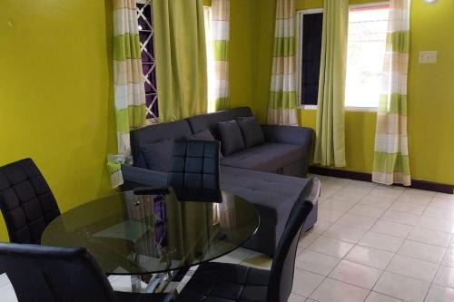 Old Harbour Casa | Humming Bird Inn-Homely and quiet