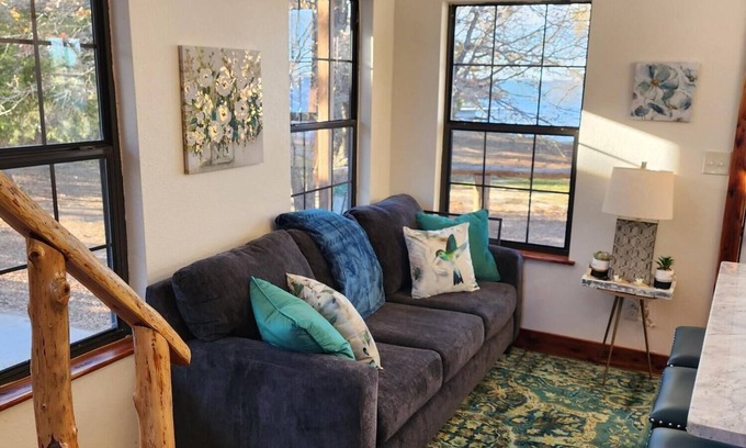 Cayuga Cabina | Hummingbird Cottage Right on the Lake!