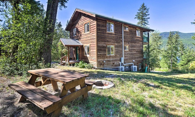 Bigfork Cabina | 'Hummingbird' Getaway in Swan Lake Cabins!