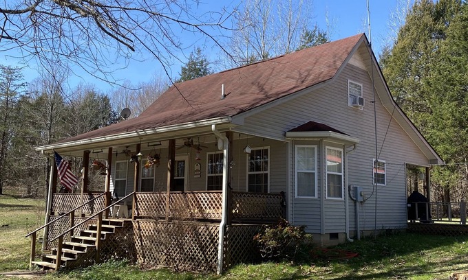 Clifton Casa | Hummingbird Haven-3 Bed 2 Bath River House