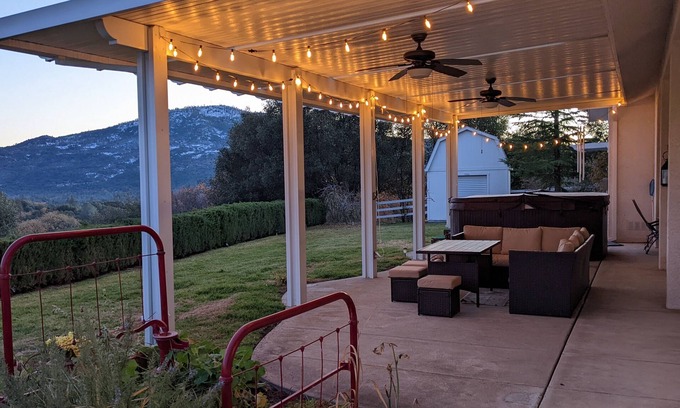 Oakhurst Villa | Hummingbird Haven, serene 4bdrm house with hot tub