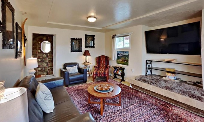 Silverthorne Casa | Hummingbird House