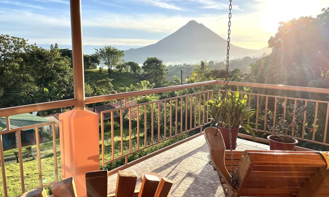 El Millón Casa | Hummingbird Suite - Spectacular Views of Arenal Volcano and Lake