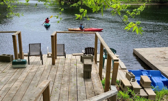 Bracebridge Cabaña | Hummingbird - Waterfront Cottage on Muskoka River