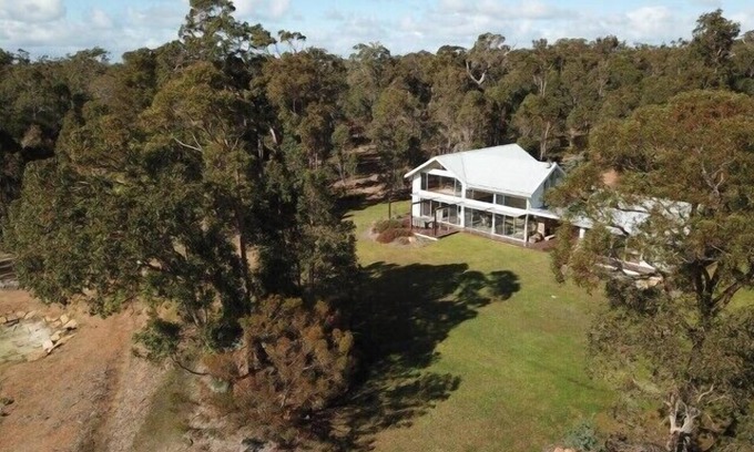 Metricup Casa | Hundred Acre Woodland Retreat - Nestled on 100 acres of serene land - Metricup