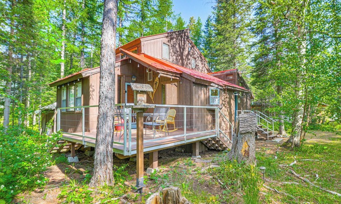 Whitefish Cabaña | Hungry Horse Cabin w/ Gas Grill, Near Glacier!