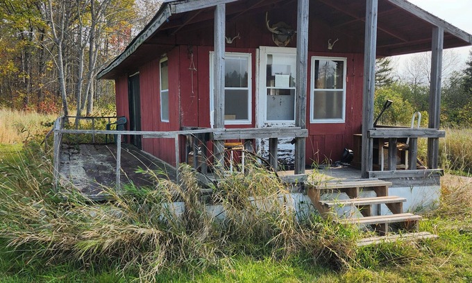 Chisholm Cabina | The Wasi River Outpost - A Rustic Refuge