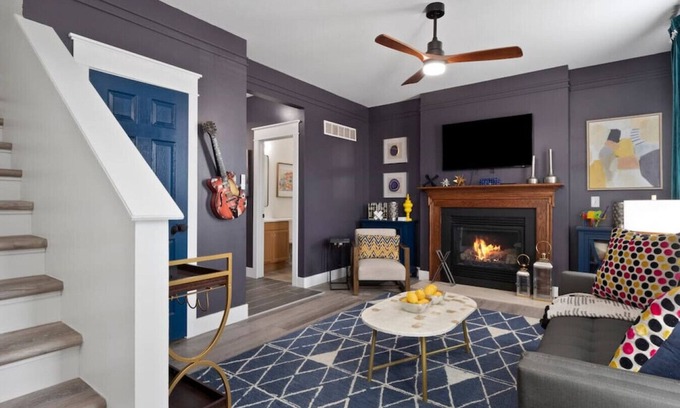 The Gate Casa | Modern Escape / Sleeps 12 / Near St. Louis Must-Sees