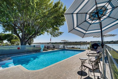 Moses Lake Casa | Hunting and Fishing Trip Base Camp on Moses Lake!