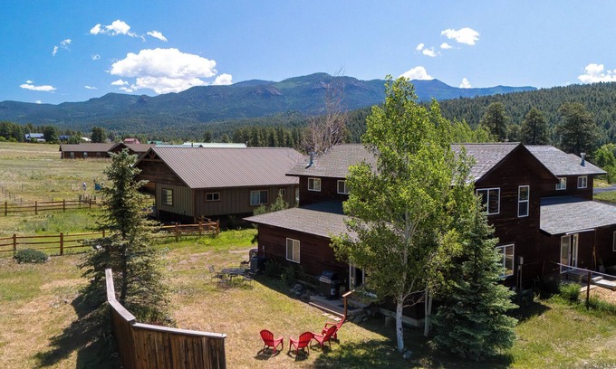 San Juan River Village Condominio | Hunting Season at Wolf Creek Mountain Retreat