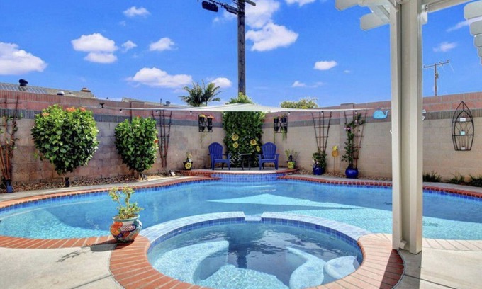 Huntington Beach Casa | Huntington Beach 2 bedroom house close to the beaches with a pool and spa.