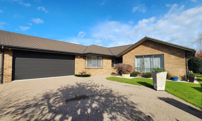 Hamilton Casa | Huntington Honey - Where every stay feels like home