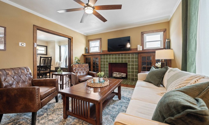 Huntington Casa | Huntington Modern History - 4BR MU, DT, St Marys