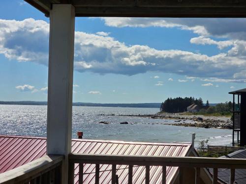 Hunts Point Apartamento | Hunts Point Rustic Coastal Retreat Deluxe Suite