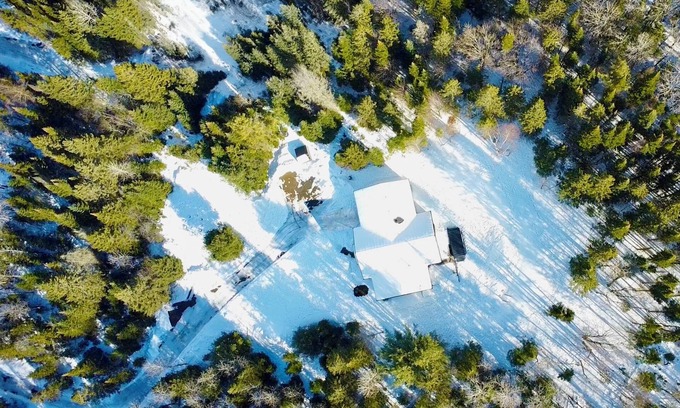 Huntsville Casa | Huntsville luxury forest retreat, secluded 4B home with swimspa pool and hot tub