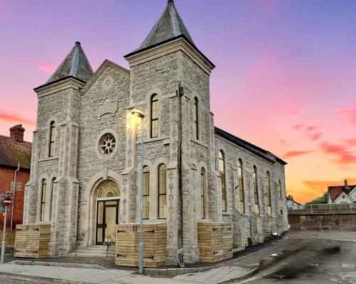 Gillingham Apartamento | Hurley - A Converted Church Luxe Apartment