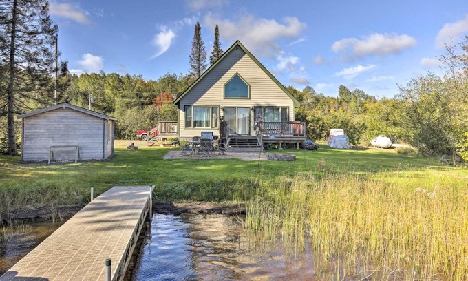 Pine Lake Casa | Hurley Lakefront Hideaway with Fire Pit and Dock!