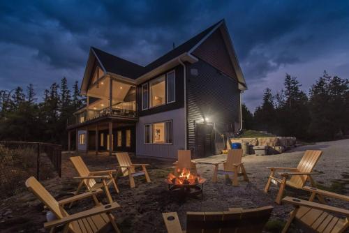 South Bruce Peninsula Casa | Huronia Luxury Lakefront Views & Game Room!