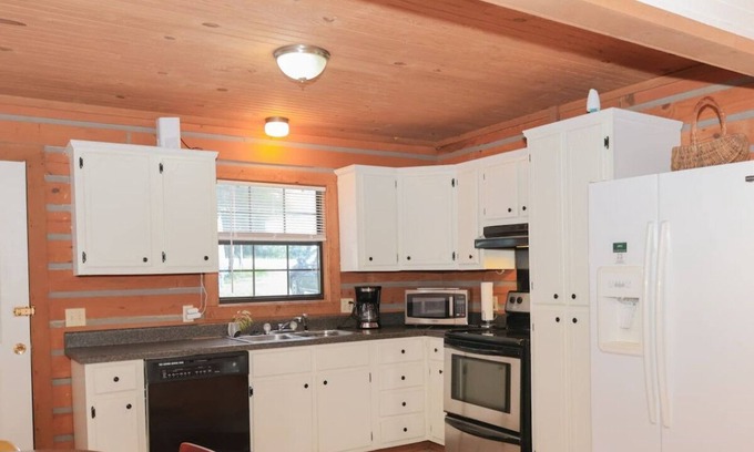 Oxford Casa | Hurricane Hideaway - Cabin 6