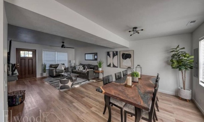 Lincoln Casa | Husker Getaway
