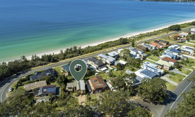 Vincentia Casa | Husky Big Beach - Belle Escapes Jervis Bay